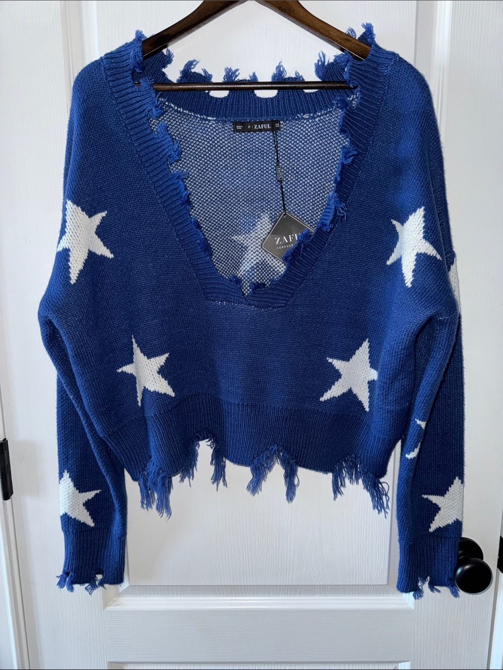 Zaful Blue and White Star V-Neck Distressed Sweater